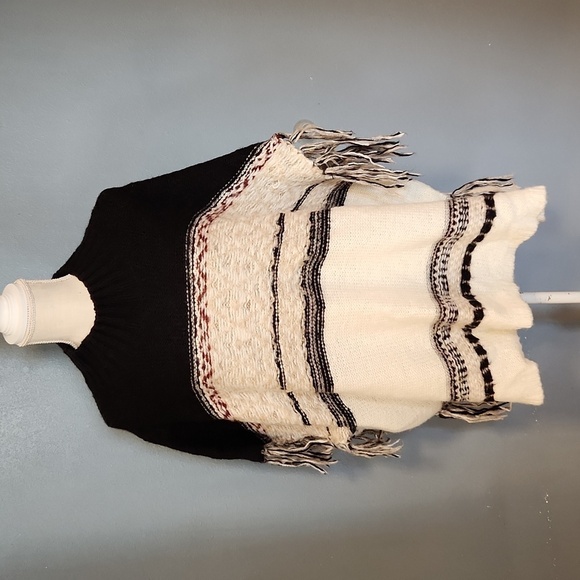 Ana Aztec wool blend fringe chuncky poncho - Picture 1 of 9